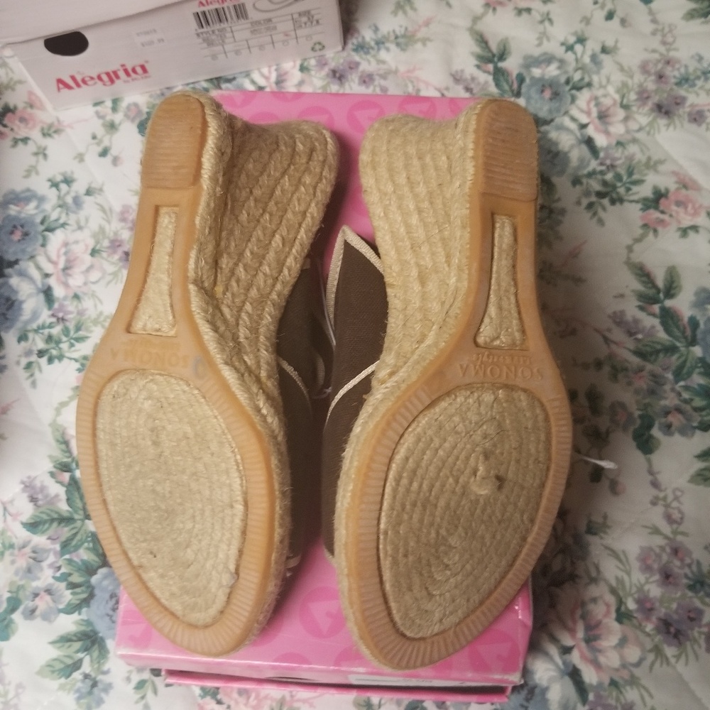 Wedges - Picture 2 of 2